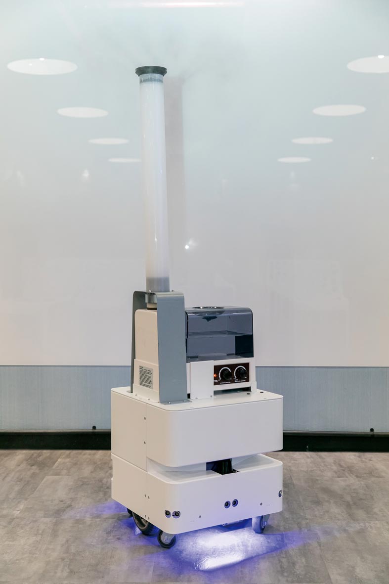 東元3日發表智慧UVC消毒防疫機器人,以3D列印技術,制作雙向360度全面向噴頭,進行大面積的噴霧消毒。圖/東元提供