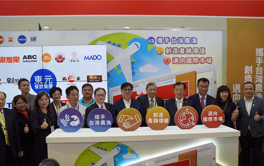 東元餐飲集團率三大品牌摩斯漢堡、樂雅樂餐廳、蜜可頌及東元電機連續五年參加高雄國際食品展。（東元提供）